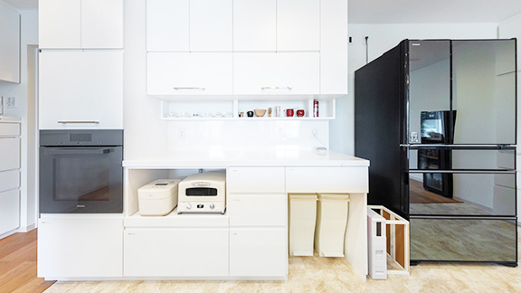 憧れの庫内カメラ内蔵の Mieleオーブンを組み込みした家電収納